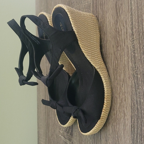 Liz Claiborne womens sandals size 7 - Picture 2 of 6